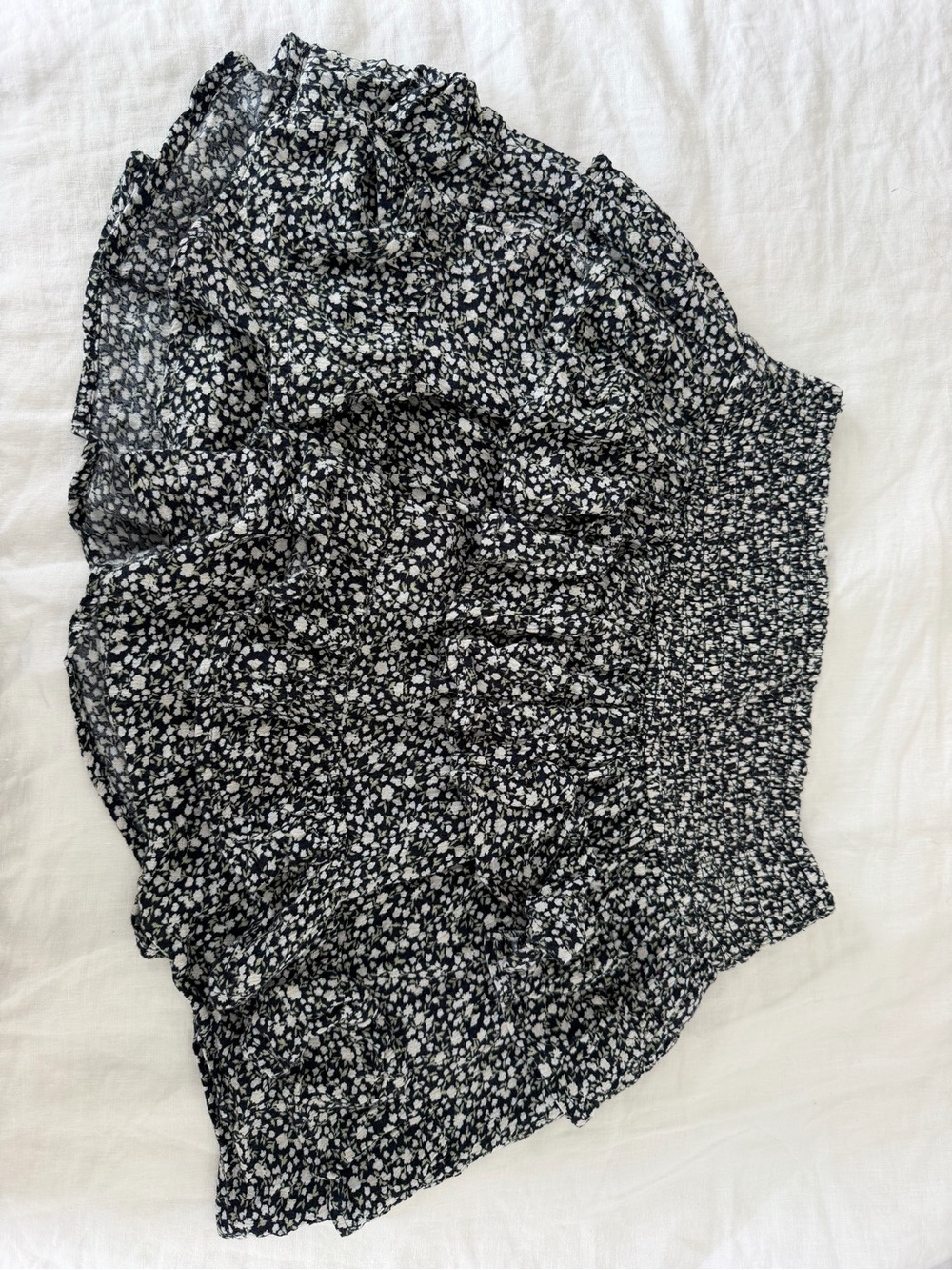 Hollister Black and White Smocked Waist Skirt